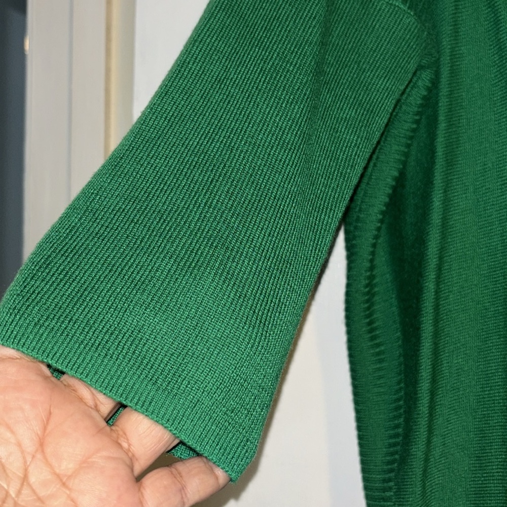 Green sweater - Picture 2 of 6